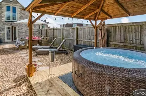 2 bedroom 2 Bed Cottage In Trowbridge in Wiltshire
