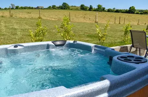 2 bedroom Whitey Top Country Lodge in Wiltshire