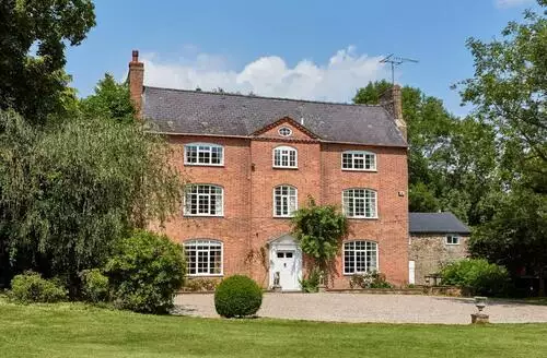 8 bedroom 8 Bed Cottage In Kington in Herefordshire