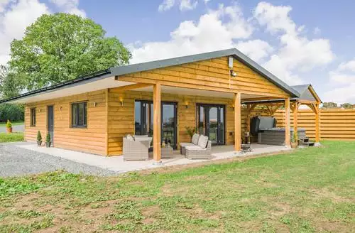 2 bedroom Oak Tree Lodge   Uk38383 in Herefordshire