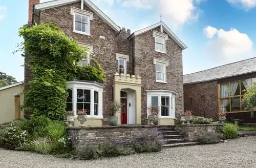 7 bedroom Wheelbarrow Castle in Herefordshire