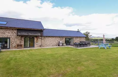4 bedroom Y Beudy (The Dairy in Shropshire