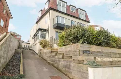 3 bedroom Weydale Avenue in Scarborough