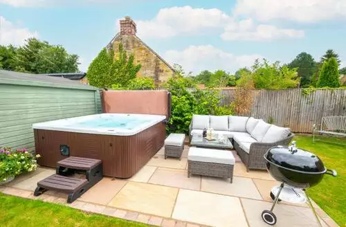 4 Bed Cottage In Scarborough