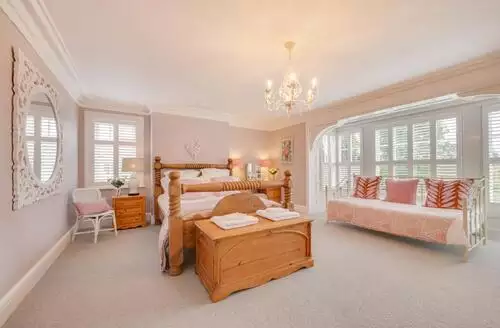 4 Bed Cottage In Scarborough