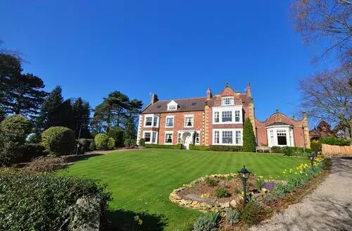 4 Bed Cottage In Scarborough