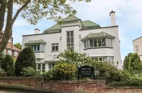 7 bedroom Green Tor beach and hot tub in Scarborough