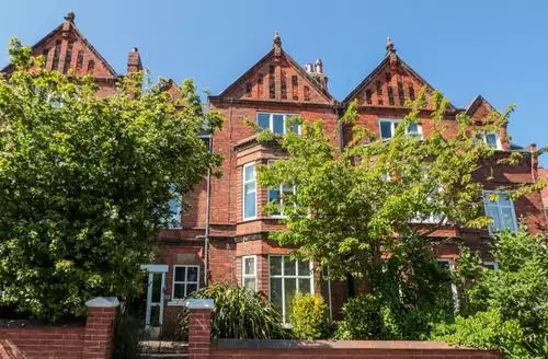 7 bedroom Royal Victoria House beach and hot tub in Scarborough
