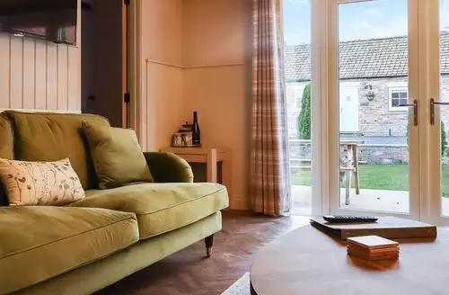 2 bedroom Chestnut   Ids in Scarborough