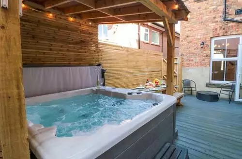 5 bedroom Coronation House in Scarborough