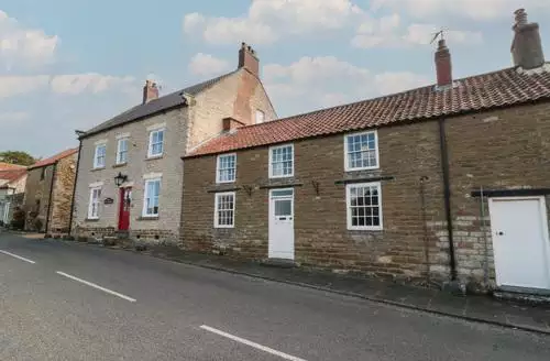 3 bedroom Kingfisher Cottage in Scarborough