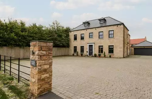 5 bedroom Seamer Manor House in Scarborough