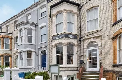 8 bedroom Senna Rocks in Scarborough