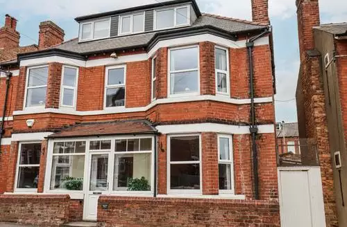 8 bedroom Tennyson House in Scarborough