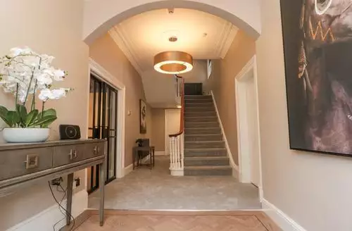 8 bedroom Tower View in Scarborough