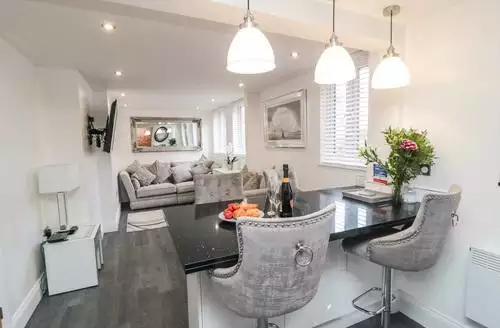 2 bedroom Tower Apartment in Whitby