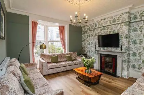 7 bedroom Sunnyvale House in Whitby