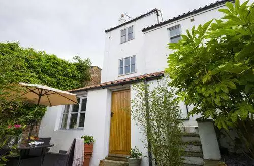 3 bedroom Sunshine Cottage in Whitby