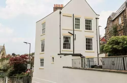 4 bedroom Trillo House in Whitby
