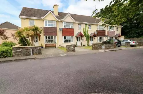 3 bedroom 23 Cois Caol in Cork