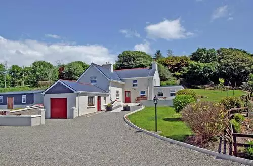 3 bedroom 3 Bed Cottage In Baltimore in Cork