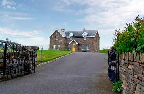 4 bedroom 4 Bed Cottage In Aghabullogue in Cork