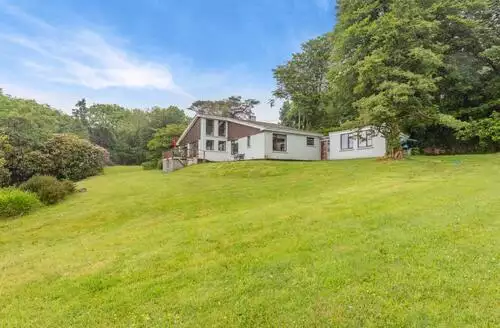4 bedroom 4 Bed Cottage In Ardgroom in Cork