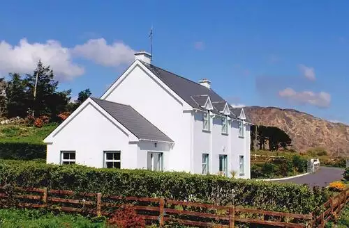 4 bedroom 4 Bed Cottage In Kilcrohane in Cork