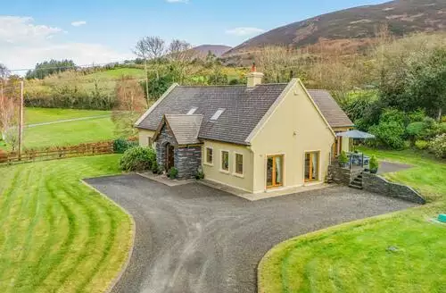 4 bedroom 4 Bed Cottage In Killarney in County Kerry