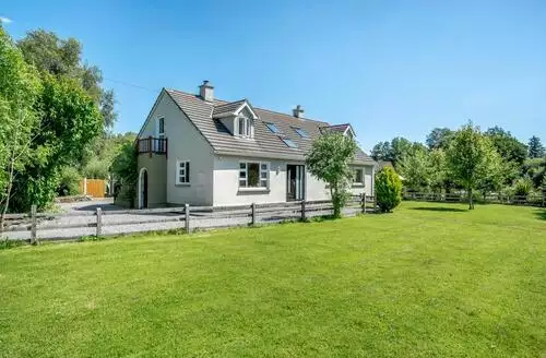 5 bedroom 5 Bed Cottage In Oughterard in Galway