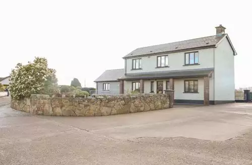 4 bedroom Derriens Farmhouse in Enniskillen