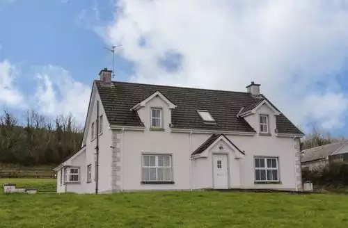 5 bedroom Gunn's Cottage in Enniskillen