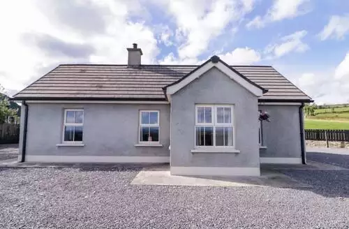 2 bedroom Molly's Cottage in Enniskillen