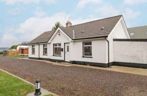 4 bedroom Benone Beach Cottage in Portrush