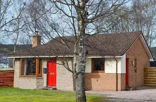 2 bedroom Holly Lodge in Aviemore