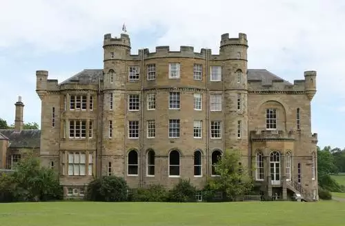 2 bedroom Housekeeper's Rooms in Edinburgh