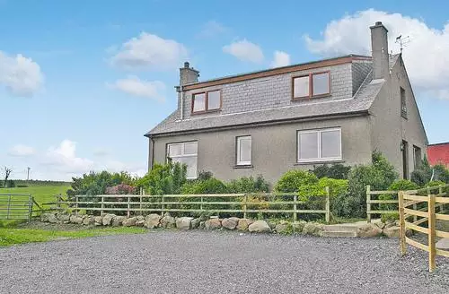 4 bedroom Bankhead Farm Cottage in Edinburgh