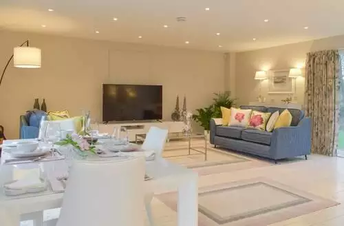 2 bedroom Whitehouse Studio in Edinburgh