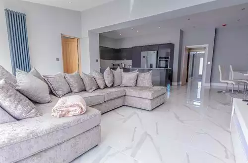 4 bedroom Pet Friendly Hot Tub Retreat Near Loch Leven in Fife