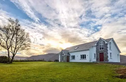 3 bedroom 3 Bed Cottage In Onich in Fort William