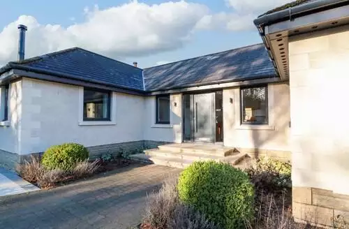 6 bedroom Cramar Cottage in Glasgow