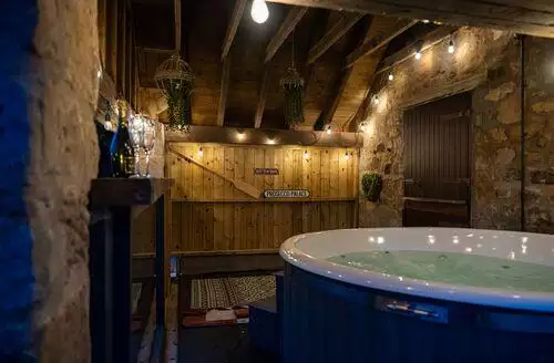4 bedroom The Cottage At Barraston Farm  in Glasgow