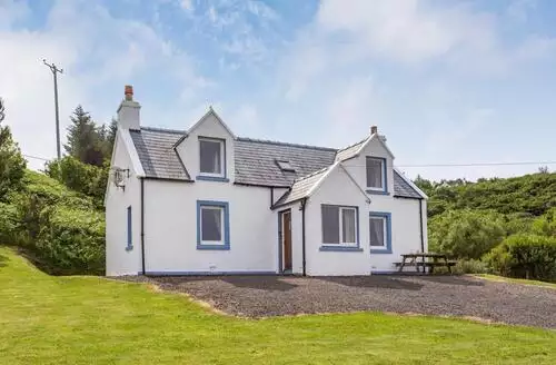 3 bedroom 3 Bed Cottage In Carbost in Highlands And Islands