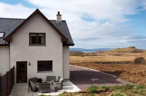 2 bedroom Falls Cottage in Highlands And Islands
