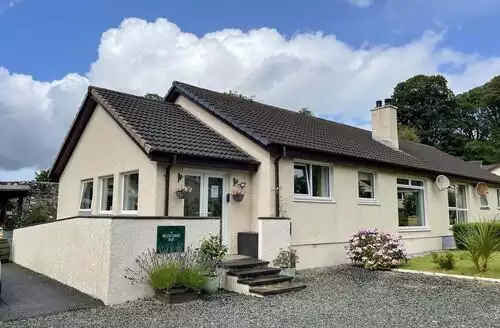 2 bedroom Pebble Cottage in Highlands And Islands