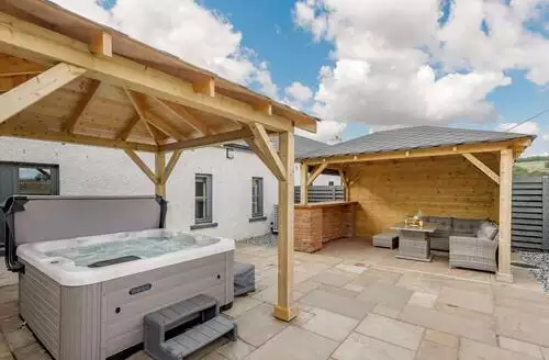 3 bedroom 3 Bed Cottage In Alexandria in Loch Lomond