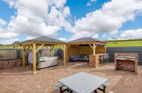 4 bedroom 4 Bed Cottage In Alexandria in Loch Lomond