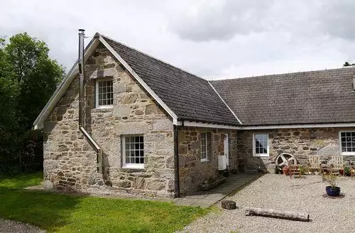 3 bedroom Burnside Cottage in Perthshire