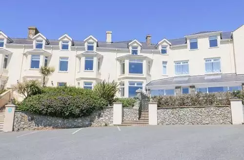 3 bedroom Bethan Apartment in Anglesey