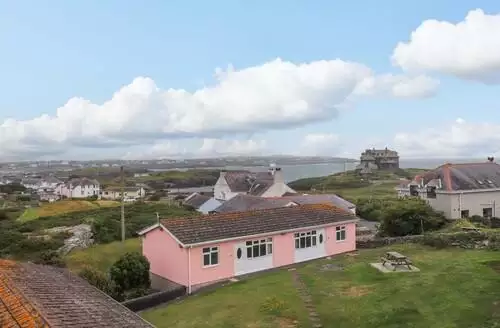 3 bedroom Sea Views No 8 Plas Darien in Anglesey